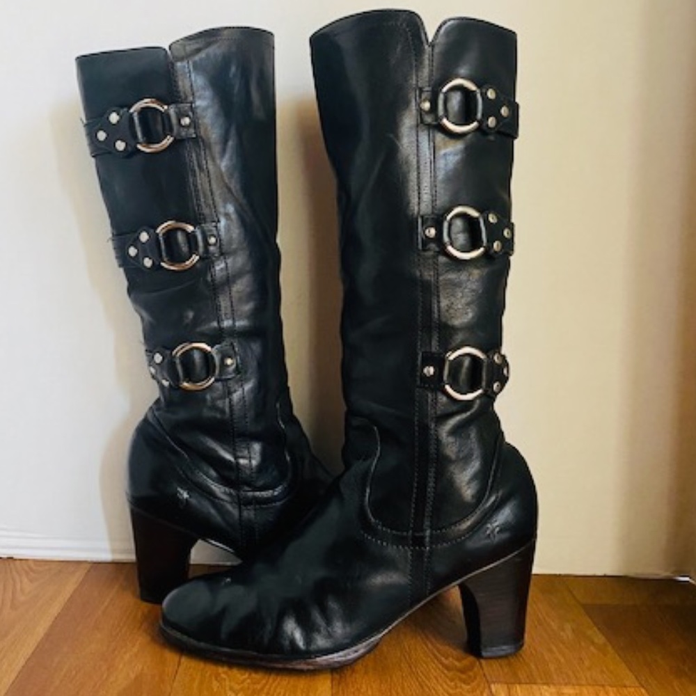 FRYE black leather pull on boots w/ O rings, 10 M.